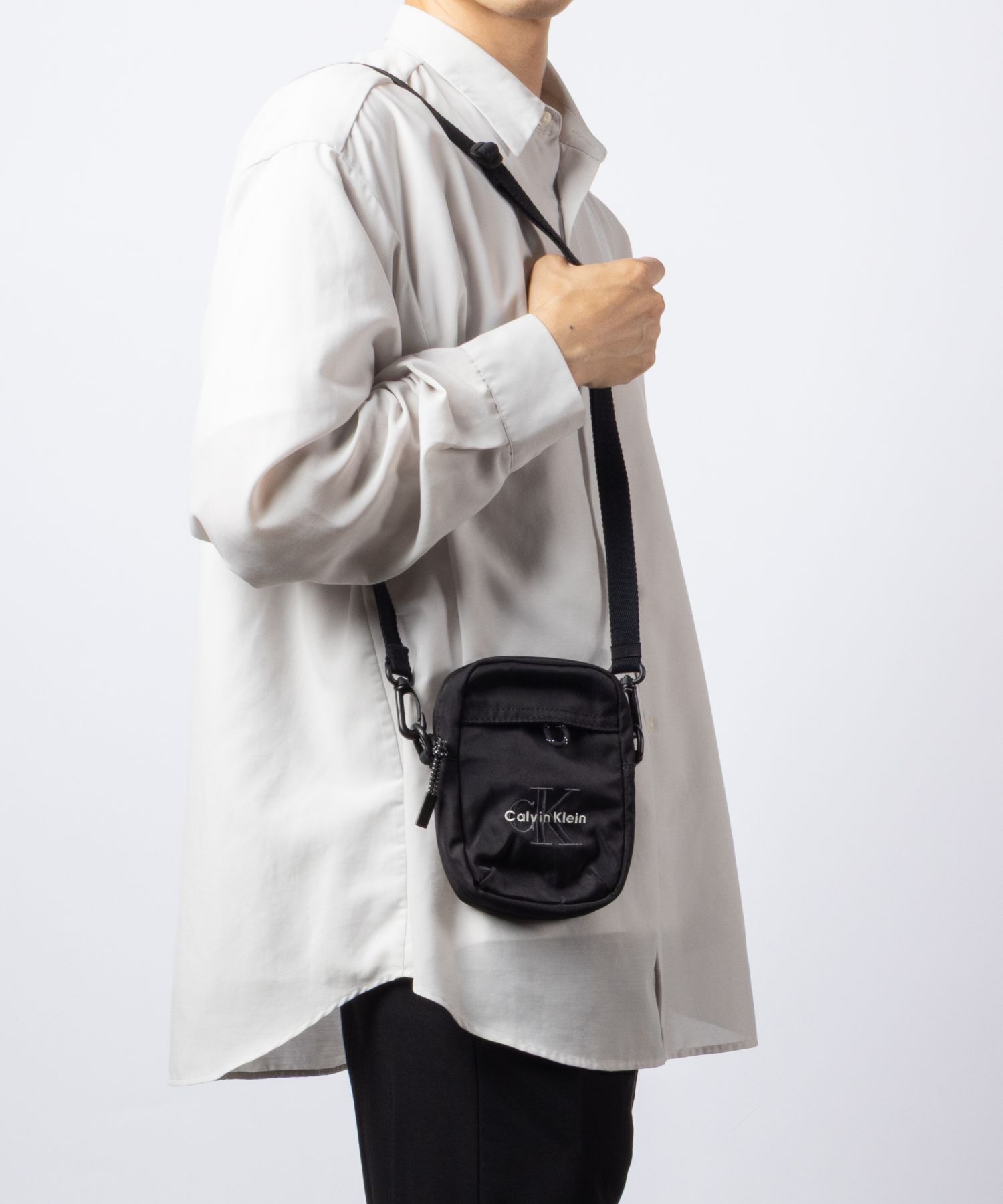 カルバンクライン Calvin Klein BOLD LOGO NYLON SLIM REPORTER ボールド ロゴ ナイロン スリム レポーター LV04D3231G ショルダーバッグ メンズ バッグ