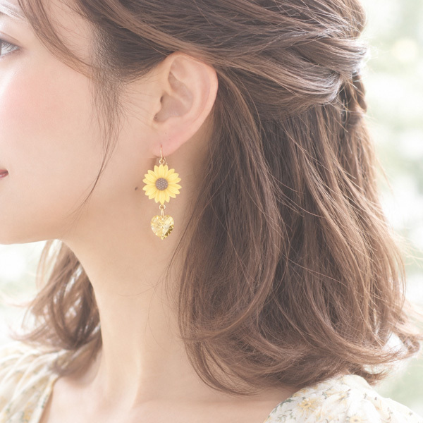 【デイジー/ヒマワリイエローハートピアス/イヤリング☆日本製】結婚式/ウエディングパーティアクセ/クリスマス/かわいい/プチギフト/