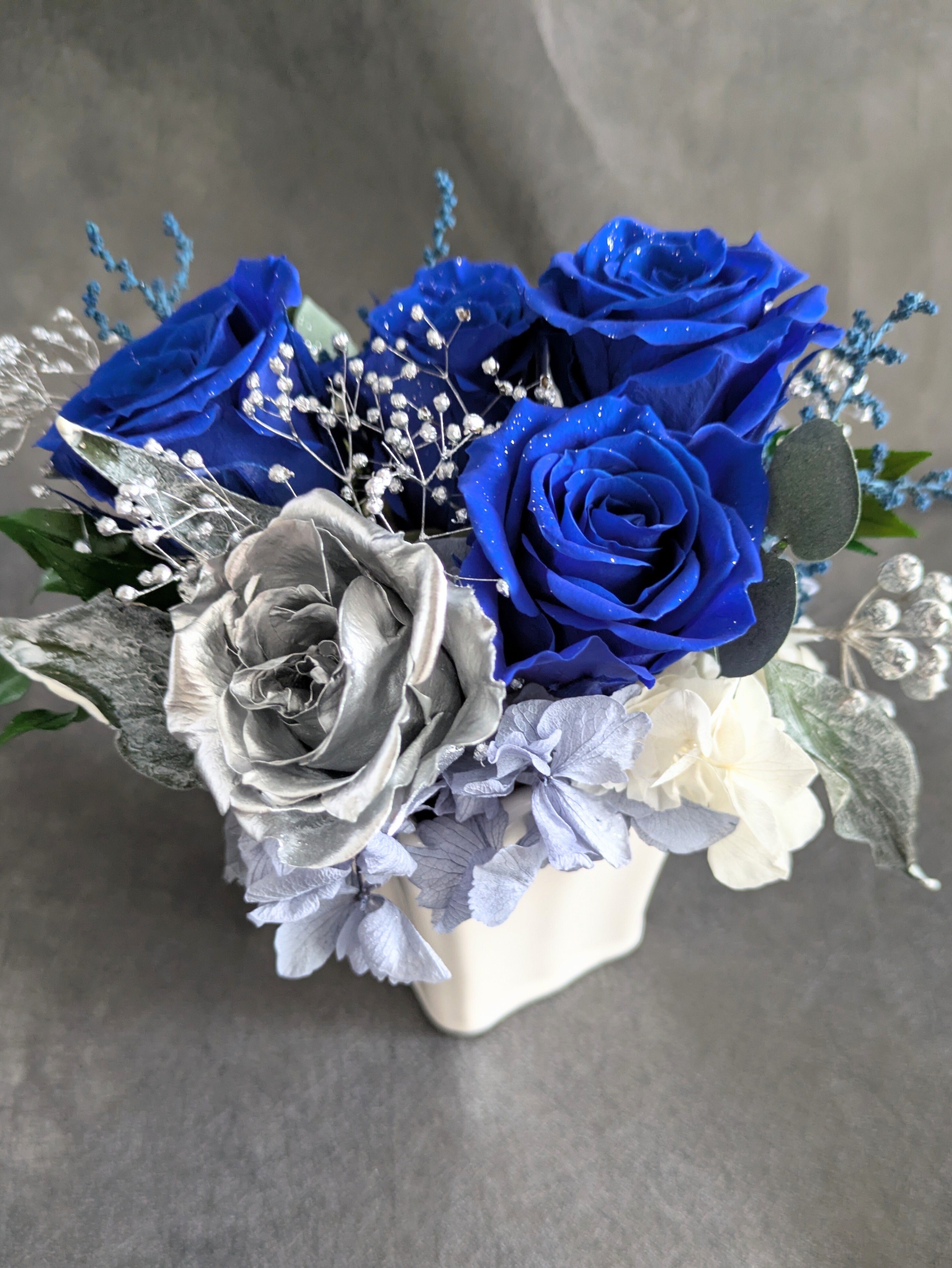 プリザーブドフラワー幸福の青い薔薇とシルバーのローズの魔法の枯れないお花【リボンラッピング付き】