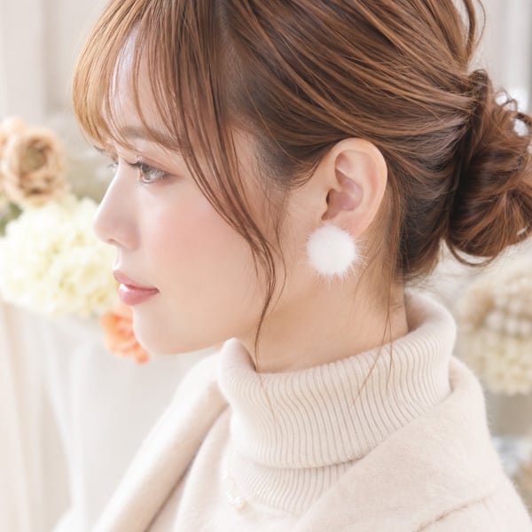 【ミンクファーイヤークリップ(クリップ式イヤリング)☆日本製】ふわふわホワイトミンクファーで耳元ほっこり♪結婚式/ウエディングパーティアクセサリー/ハンドメイド/痛くない/かわいい