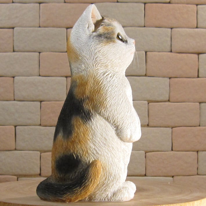 猫　置物 リアル　シンお願いキャット　４　ミケ　ネコ　動物オブジェ　ガーデン　オーナメント　店舗　カウンター　装飾　オブジェ　インテリア　玄関先　庭　ねこ好きさん人気ギフト　動物人気ギフト　クリスマスプレゼント　お誕生日祝い　母の日人気　父の日人気　敬老の日人気