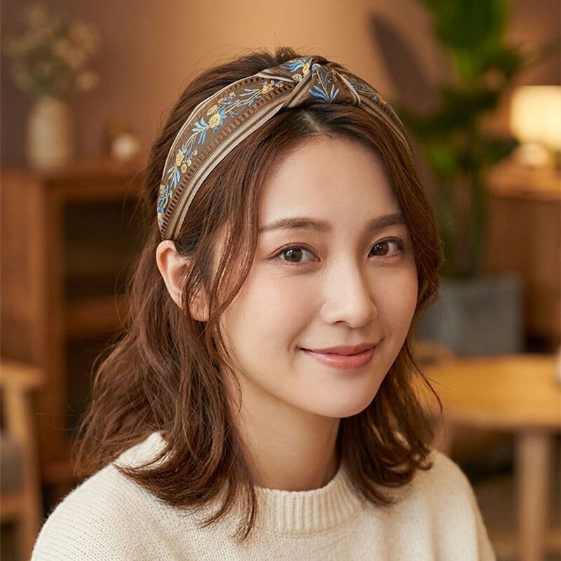 ヘアバンド カチューシャ 刺繍 リボン  髪留め レディース  ロングヘア 大 ヘアアクセサリー 大人 おしゃれ かわいい 髪 トレンド ガーリー 髪飾り 前髪止め ボリューム ギフト 韓国ファッション 上品 高級感 痛くない 前髪キープ