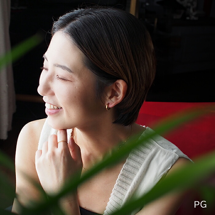 【2個で送料無料】フープピアス ピアス サージカルステンレス 中折れ ダイヤカット ストレート 2×13mm イエローゴールド YG つけっぱなし ひっかからない 小さめ 片耳 ノンアレルギー 医療用 輪っか リング プレゼント