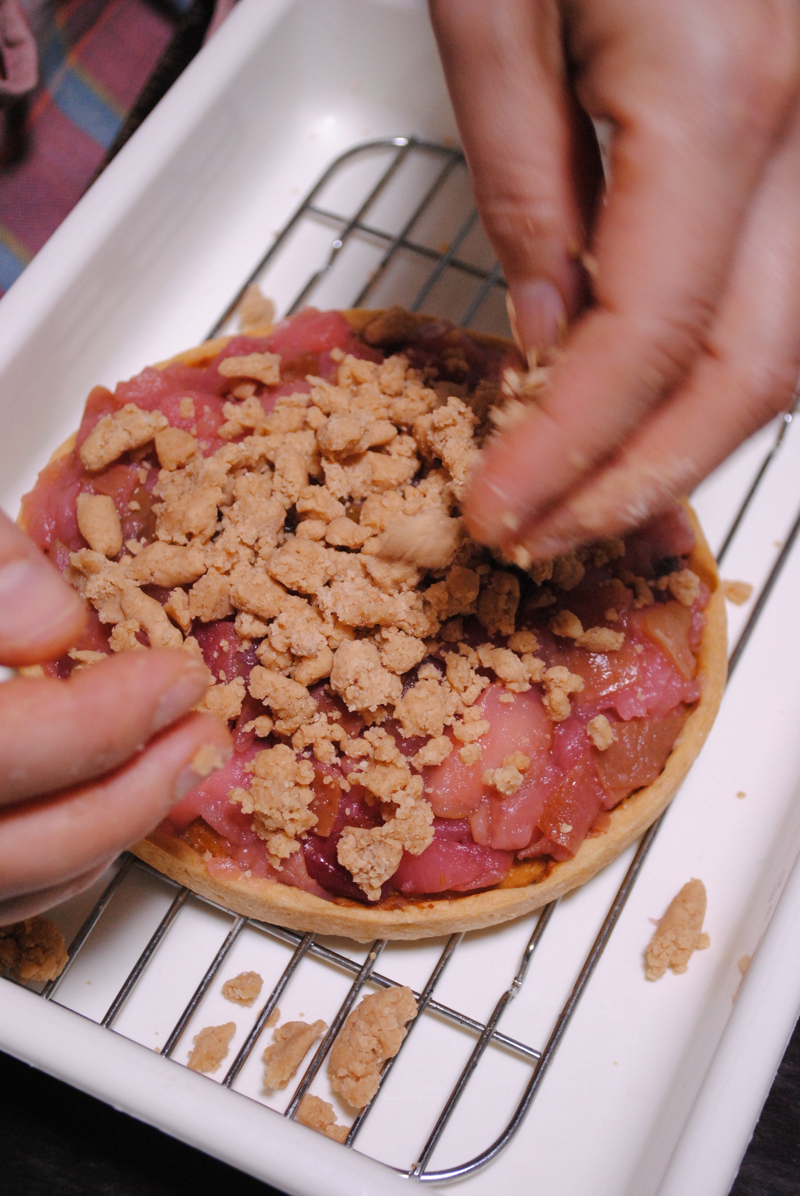 【シナモンクランブルと紅玉りんごのタルト】ギフト 母の日 父の日  誕生日 バースデーギフト ご褒美 りんごのタルト ご褒美スイーツ プチ贅沢 クリスマス 贈り物 手作りスイーツ お家カフェ