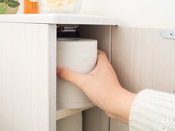 ラック スリムトイレ トイレ収納 トイレットペーパーストッカー ペーパーストッカー サニタリー サニタリー収納 掃除用具 可動棚 キャスター付き 木目柄 木目調 省スペース おしゃれ シンプル 北欧 ホワイト ナチュラル ブラウン 新生活