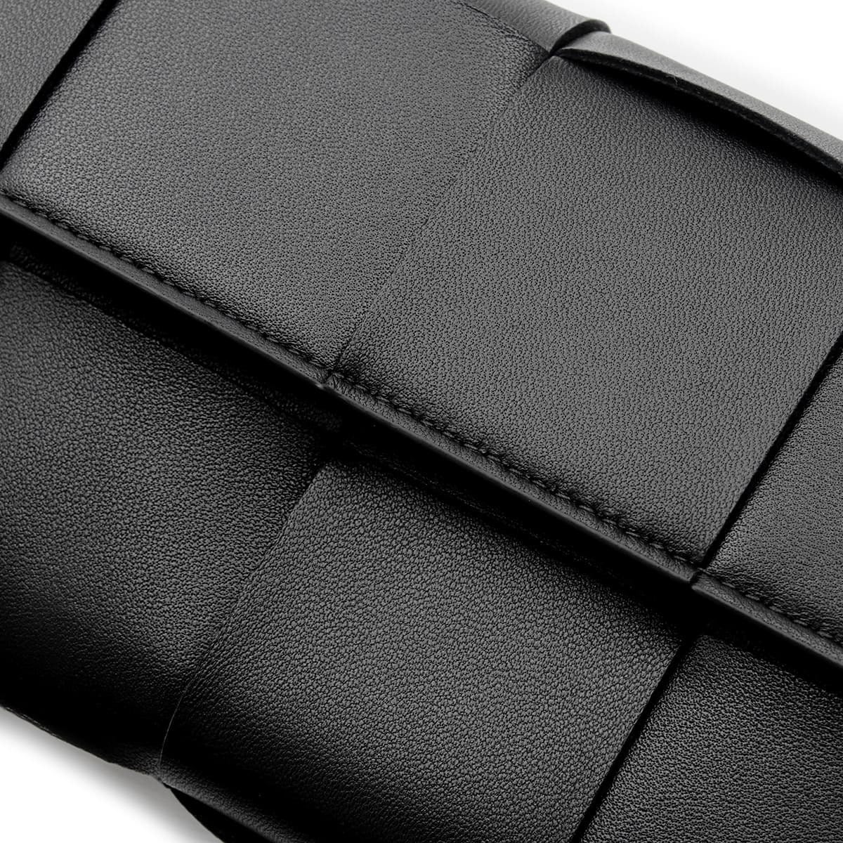 ボッテガヴェネタ BOTTEGA VENETA 長財布 レディース メンズ マキシイントレチャート 本革 ブラック 黒 かぶせ フラップ マグネット開閉 小銭入れ付き カード12枚 742694 V3UO3 8425