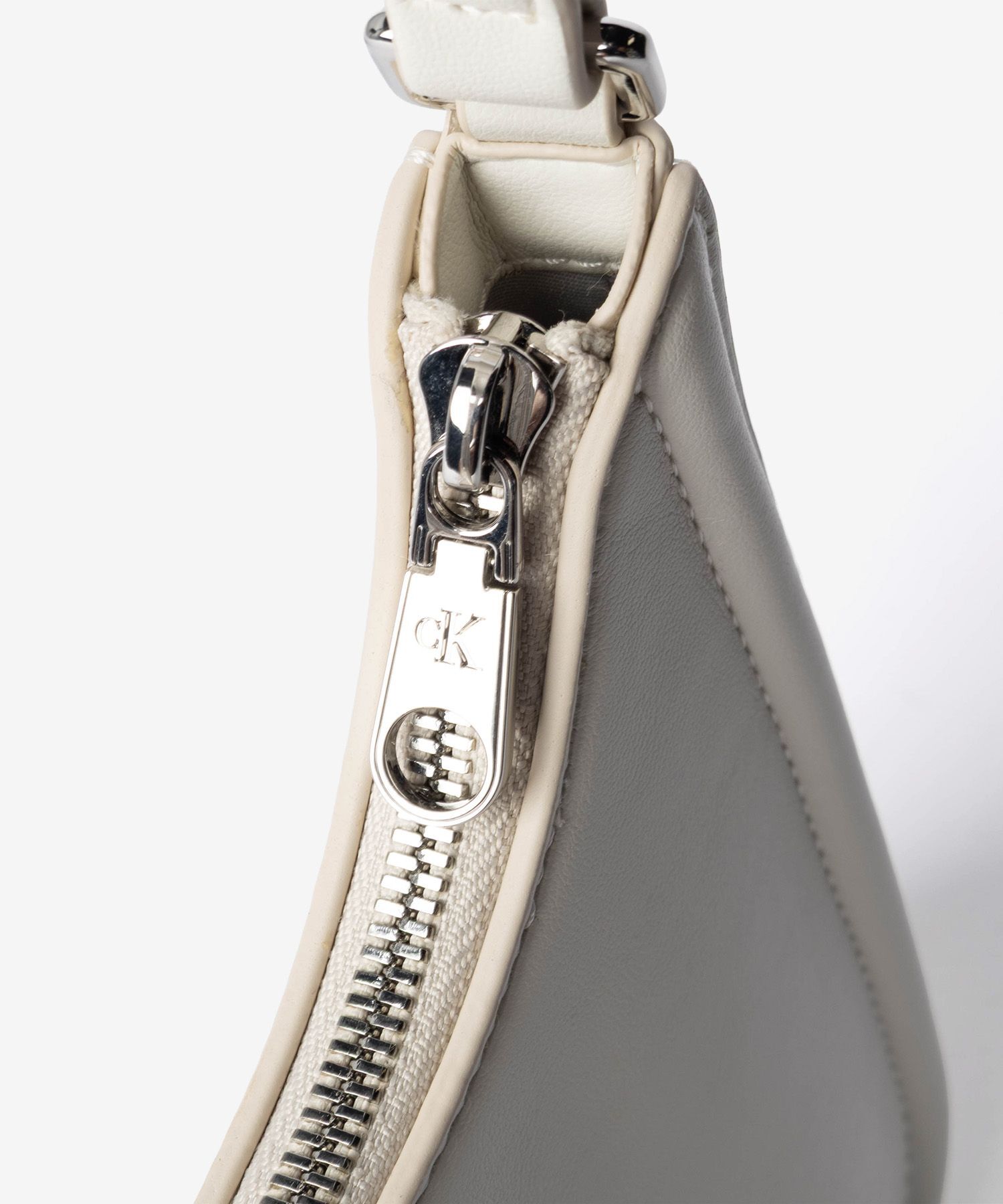 カルバンクライン Calvin Klein BOLD CK SMALL SHOULDER BAG ボールド スモールショルダーバッグ LV04F3230G ハンドバッグ レディース