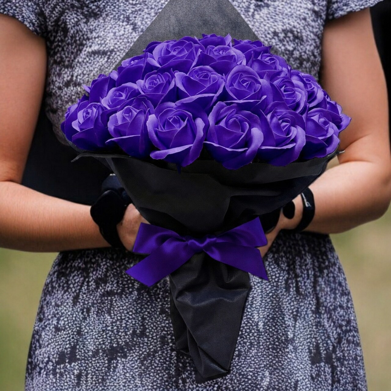 【ディープパープル】「サヴォンローズ」 花束 ブーケ バラの花束 薔薇の花束 花ギフト フラワーギフト フラワーボックス プロポーズ サプライズ ソープフラワー シャボンフラワー 石鹸フラワー 石鹸の花 石鹸のバラ 枯れない花 インテリア 母の日 父の日 敬老の日 クリスマス バレンタイン ホワイトデー 誕生日 入学 卒業 就職 結婚祝い 結婚記念日 退職祝い 記念日 