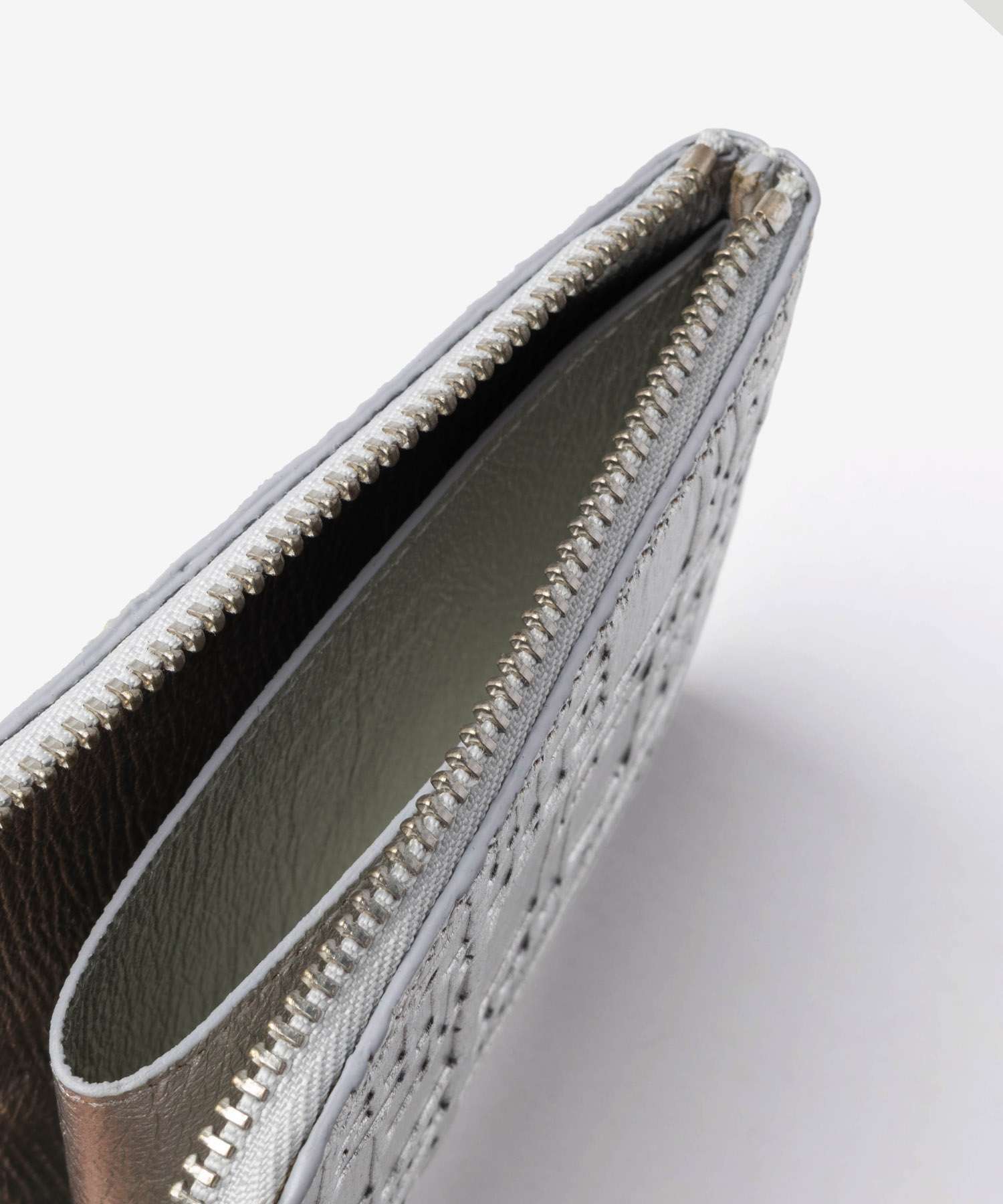 コムデギャルソン COMME DES GARCONS EMBOSSED LOGOTYPE エンボスロゴタイプ HALF ZIP WALLET ハーフジップ ウォレット SA3100EG ミニ財布 L字ファスナー コインケース ユニセックス 財布