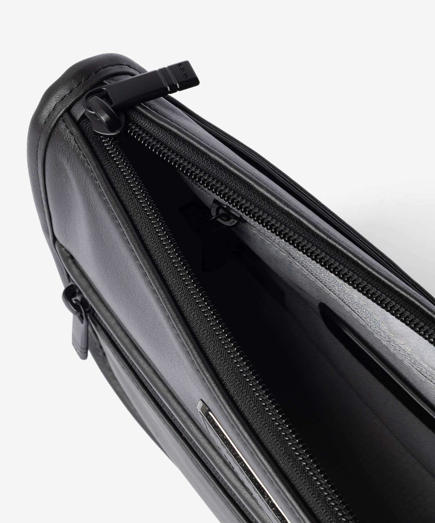 トゥミ TUMI ALPHA アルファ CONV CLUTCH CROSSBODY コンバーチブル クラッチ クロスボディ 09203725DL4 158985 ショルダーバッグ メンズ バッグ