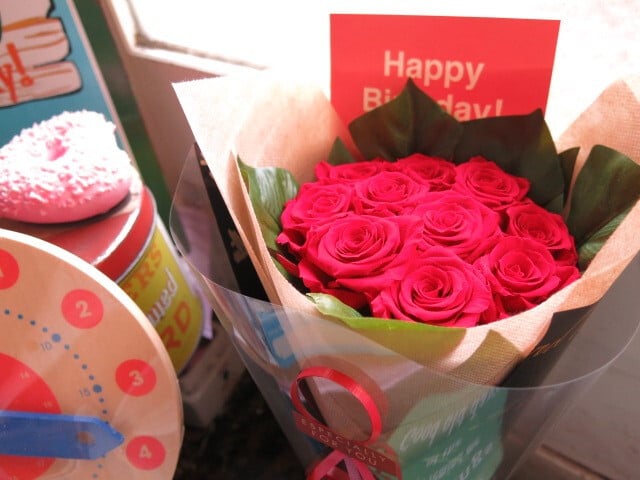 結婚記念日 花束 バラ プリザーブドフラワー 大輪系 赤バラ 赤薔薇 枯れない花 ダズンローズ ダーズンローズ 12本使用 妻 女性 奥様 両親