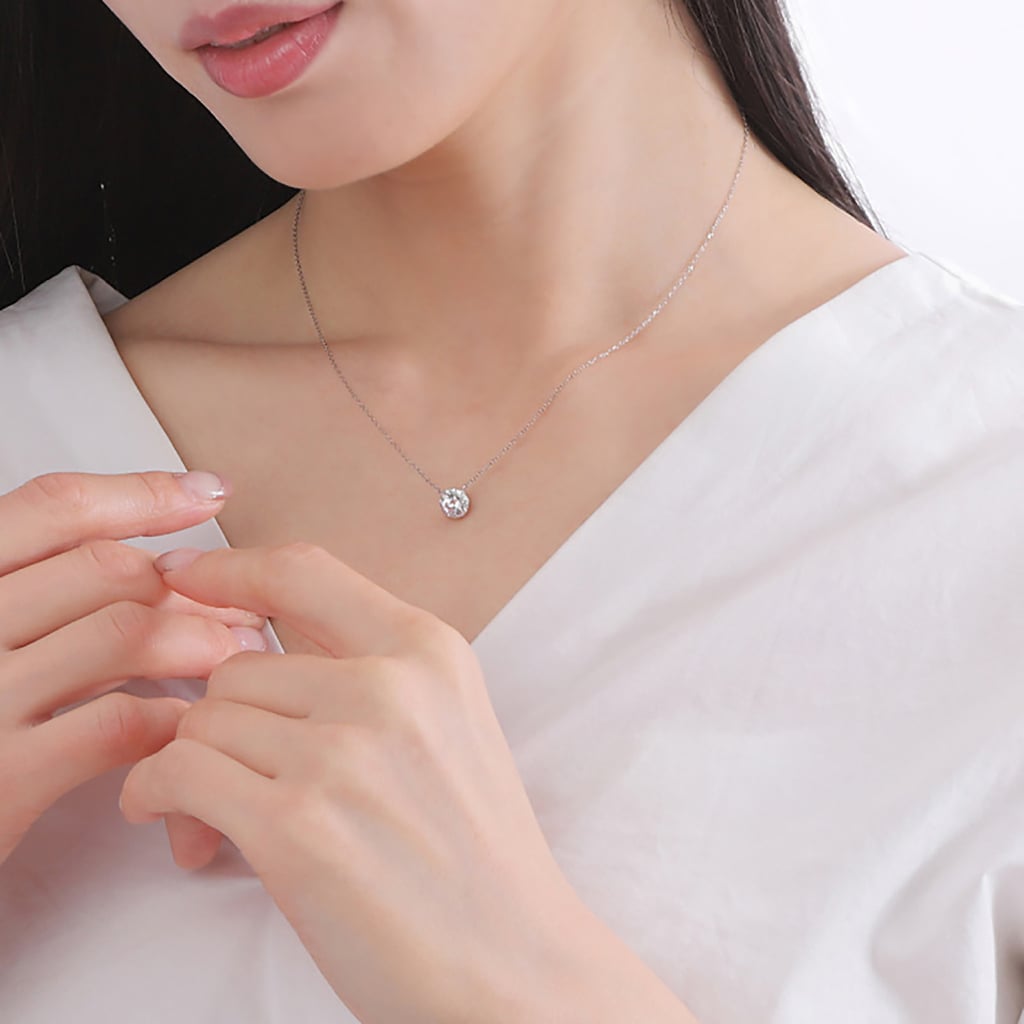 【受注生産品】【送料無料】シンデレラ ダイヤモンド ネックレス 一粒ダイヤモンド 0.5カラット ディズニー ヘイロー レディースネックレス プラチナ ラボダイヤ ラボグロウンダイヤモンド disney プリンセス ブランド かわいい アクセサリー 10代 20代 30代 40代 50代 レディース 女性 誕生日 記念日 プレゼント 母の日 white clover ホワイトクローバー