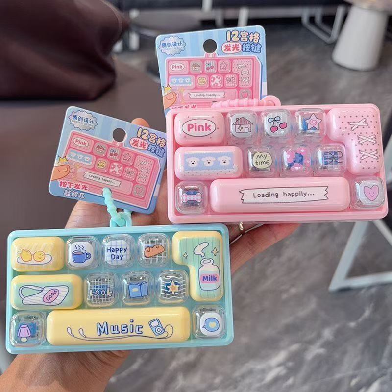 キーボード キーキャップ キーホルダー ストレス解消 プッシュキー キーチェーン 押せる キーボード風 バッグチャーム かわいい パステルカラー