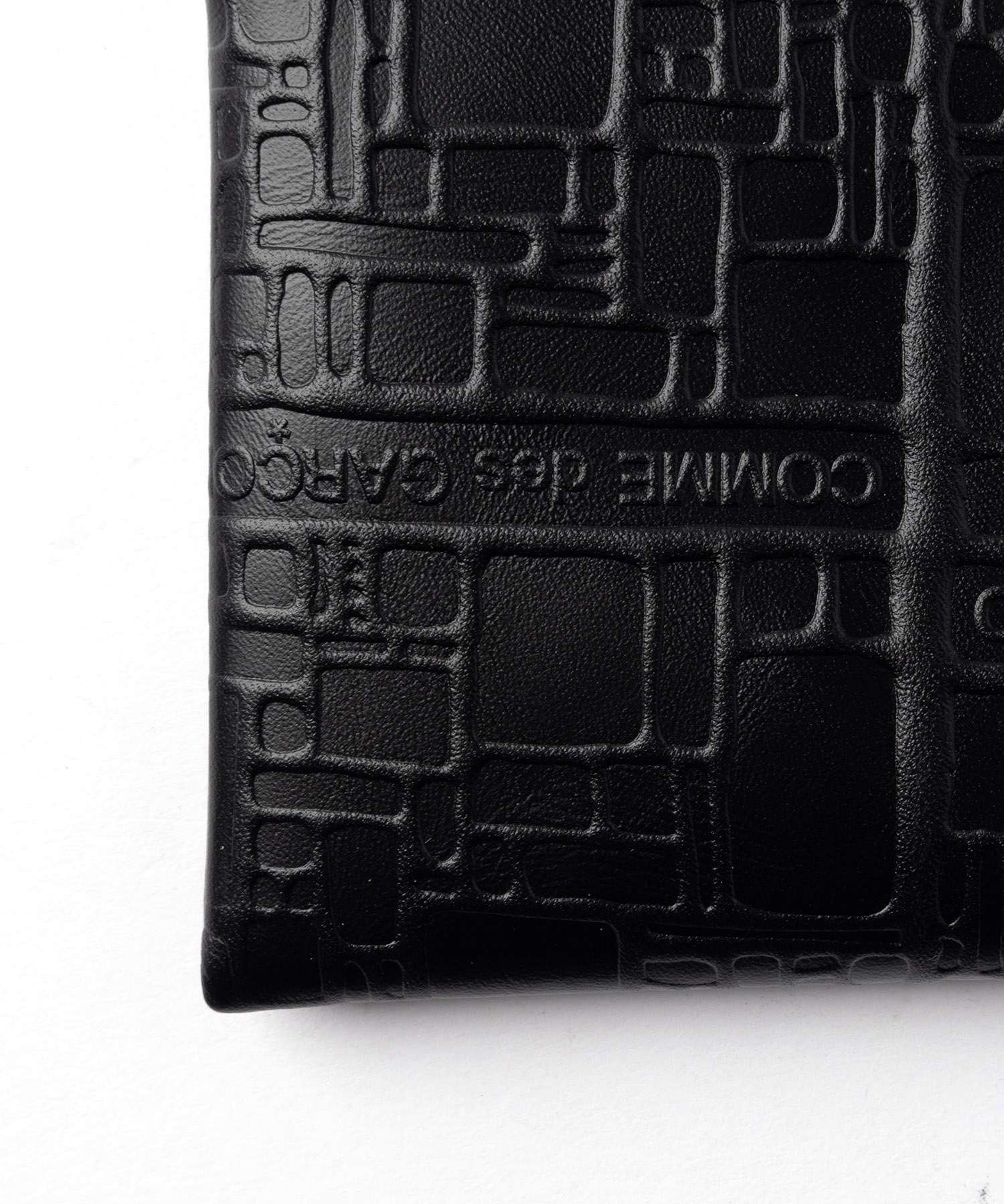 コムデギャルソン COMME DES GARCONS EMBOSSED LOGOTYPE エンボスロゴタイプ HALF ZIP WALLET ハーフジップ ウォレット SA3100EL ミニ財布 L字ファスナー コインケース ユニセックス 財布