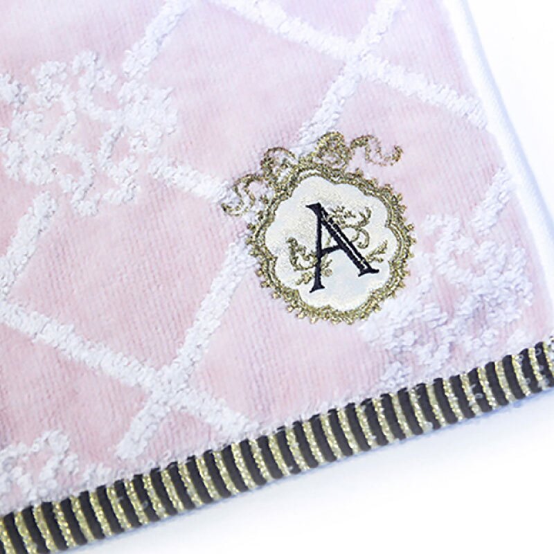 タオルハンカチ アルファベットタオル ハンカチ イニシャル 刺繍 おしゃれ かわいい レディース ハンドタオル ミニギフト リボン ワンポイント 高級感 個別包装 ふわふわ フリル 大人女子 人気 推し ウェディング プレゼント ギフト 綿100％