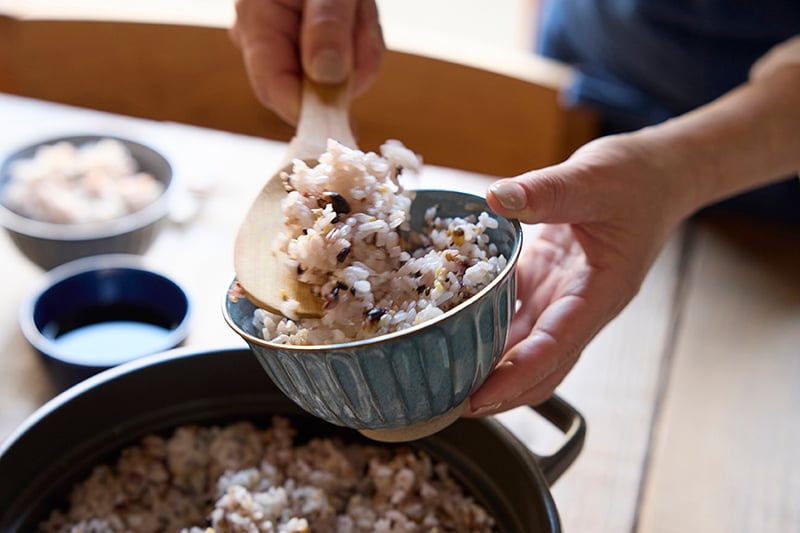 軽量 お茶碗 しのぎ 11cm 390ml TAMAKI 和の器｜おしゃれ かわいい シンプル｜お茶碗 ご飯茶碗 飯碗 和食器｜電子レンジ・食洗機対応｜ペア カフェ風｜北欧 韓国 台湾風｜滷肉飯 魯肉飯 ルーローハン｜ギフト 新生活 プレゼント【TOTU】