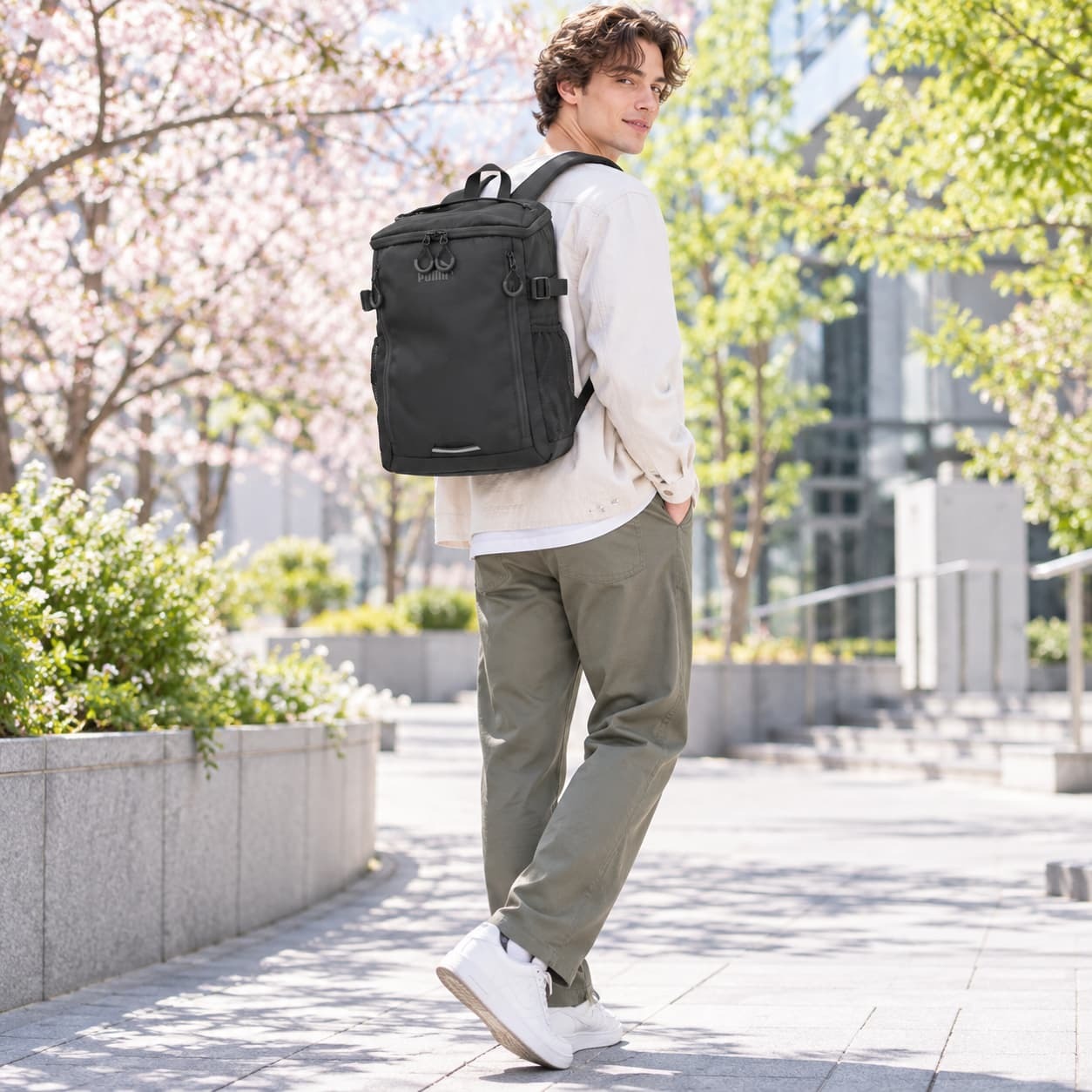 PUMA トレジャー スクエアデイパック 20L リュック 大容量 リュックサック かばん カバン 鞄 普段使い レディース メンズ ギフト プレゼント ブラック j20528