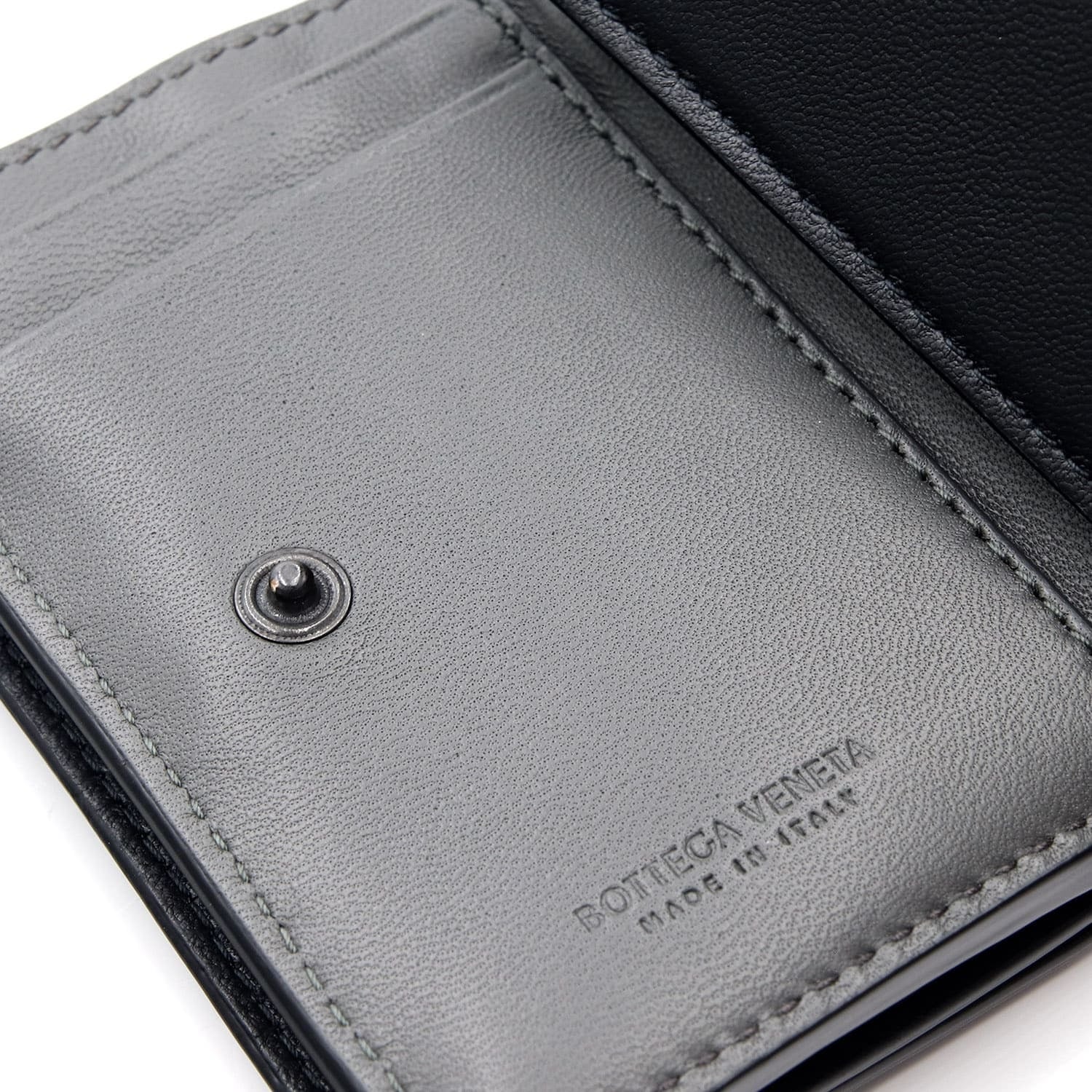 ボッテガヴェネタ BOTTEGA VENETA 三つ折り財布 イントレチャート メンズ レディース ブラック 黒 グレー 小銭入れ付き ミニ財布 ラムレザー 本革 カード入れ6つ 515385 V3UN2 1295 コンパクト