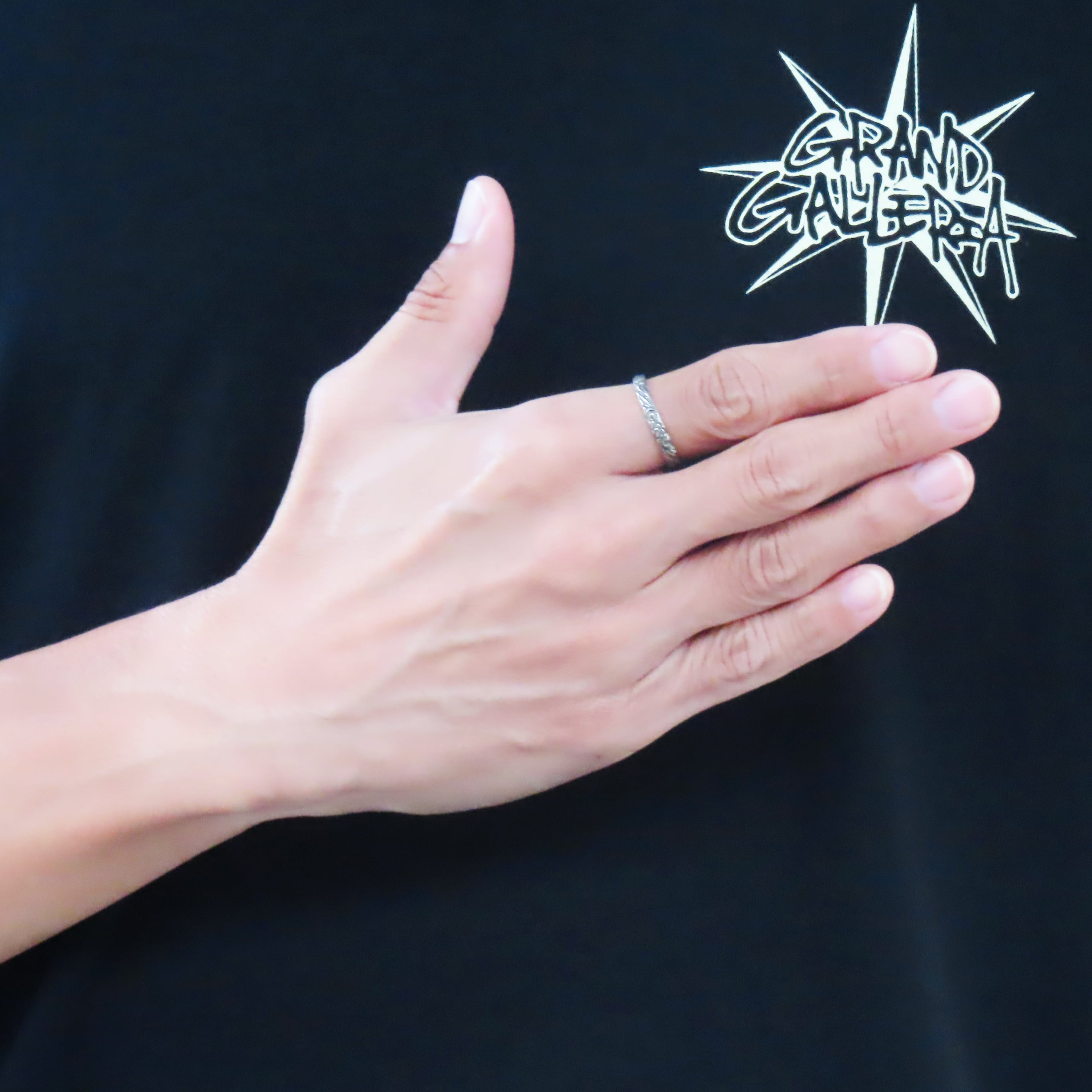 ハワイアンジュエリー リング 指輪 黒 ハイビスカス スクロール シルバー925【刻印無料】 花 波 波模様 シルバーアクセサリー メンズ レディース ユニセックス ペアリング 誕生日 プレゼント ハンドメイド 手作り 彫金 箱入り Grand Galleria グランドガレリア