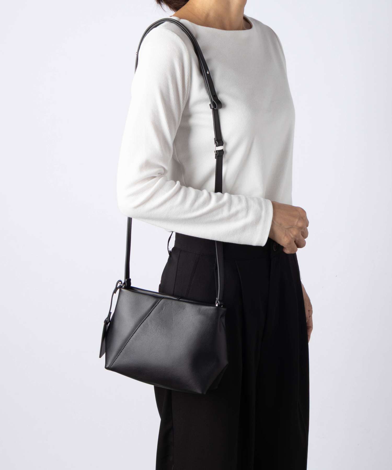エムエム6 MM6 Maison Margiela メゾンマルジェラ Japanese FOLDED J SHOULDER BAG ジャパニーズ フォルデッド ショルダーバッグ SB5ZH0032 P8805 ユニセックス バッグ