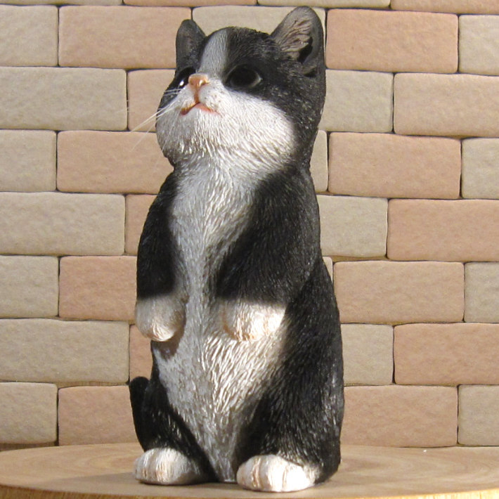 猫　置物 リアル　シンお願いキャット　４　ハチワレ　ネコ　動物オブジェ　ガーデン　オーナメント　店舗　カウンター　装飾　オブジェ　インテリア　玄関先　庭　ねこ好きさん人気ギフト　動物人気ギフト　クリスマスプレゼント　お誕生日祝い　母の日人気　父の日人気　敬老の日人気