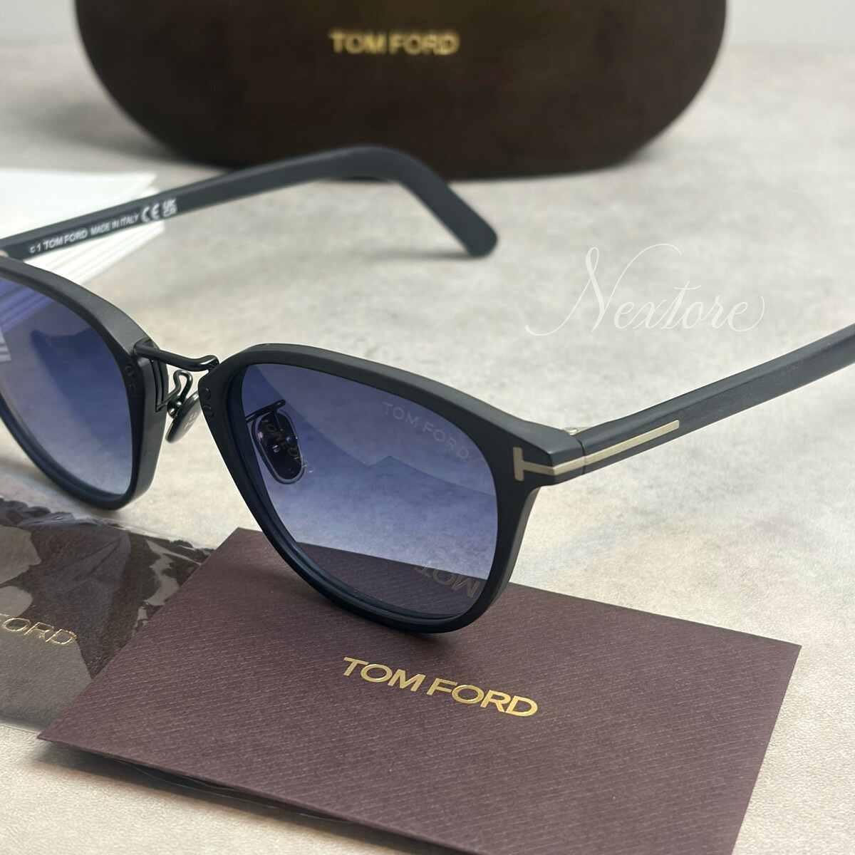 【並行輸入品】【正規品・新品】TOMFORD トムフォード TF1049D FT1049D 02W マットブラック グラデーションブルー イタリア製 アジアンフィット サングラス メガネ 眼鏡 メンズ レディース TOM FORD トム フォード 伊達メガネ ビジネス
