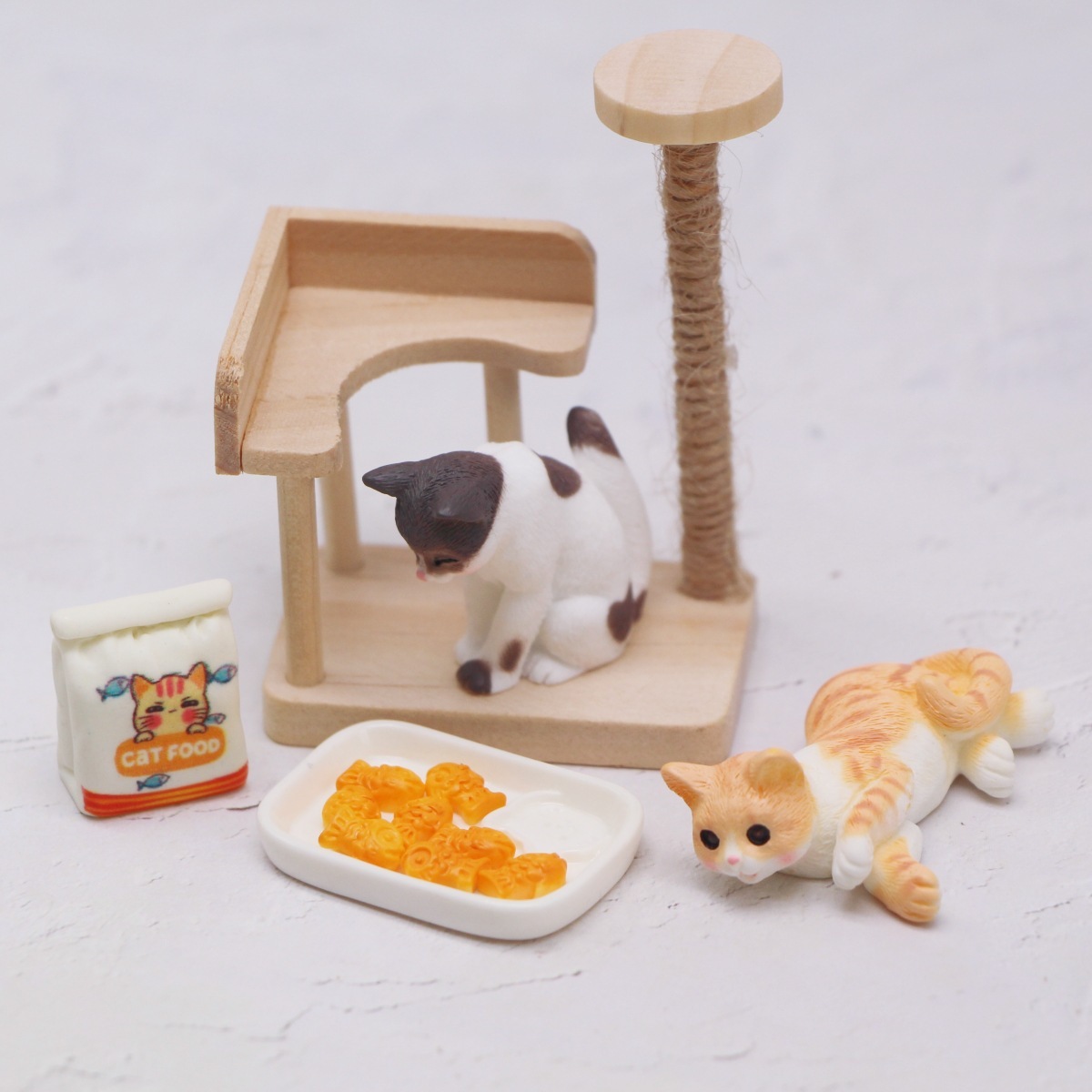 ミニチュア 猫 キャットタワー 置物 ドールハウス 家具 ねこ フィギュア 小物 フード付き ミニ模型 ジオラマ 撮影小道具 BJD ドール用 DIY デコレーション インテリア