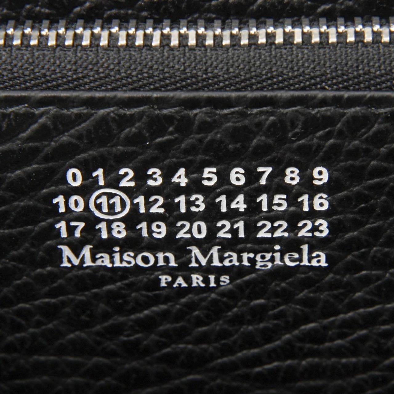 メゾン マルジェラ　Maison Margiela　ラウンドファスナー財布　S56UI0110 P4455 T8013　ブラック　レザー　ジップアラウンドウォレット