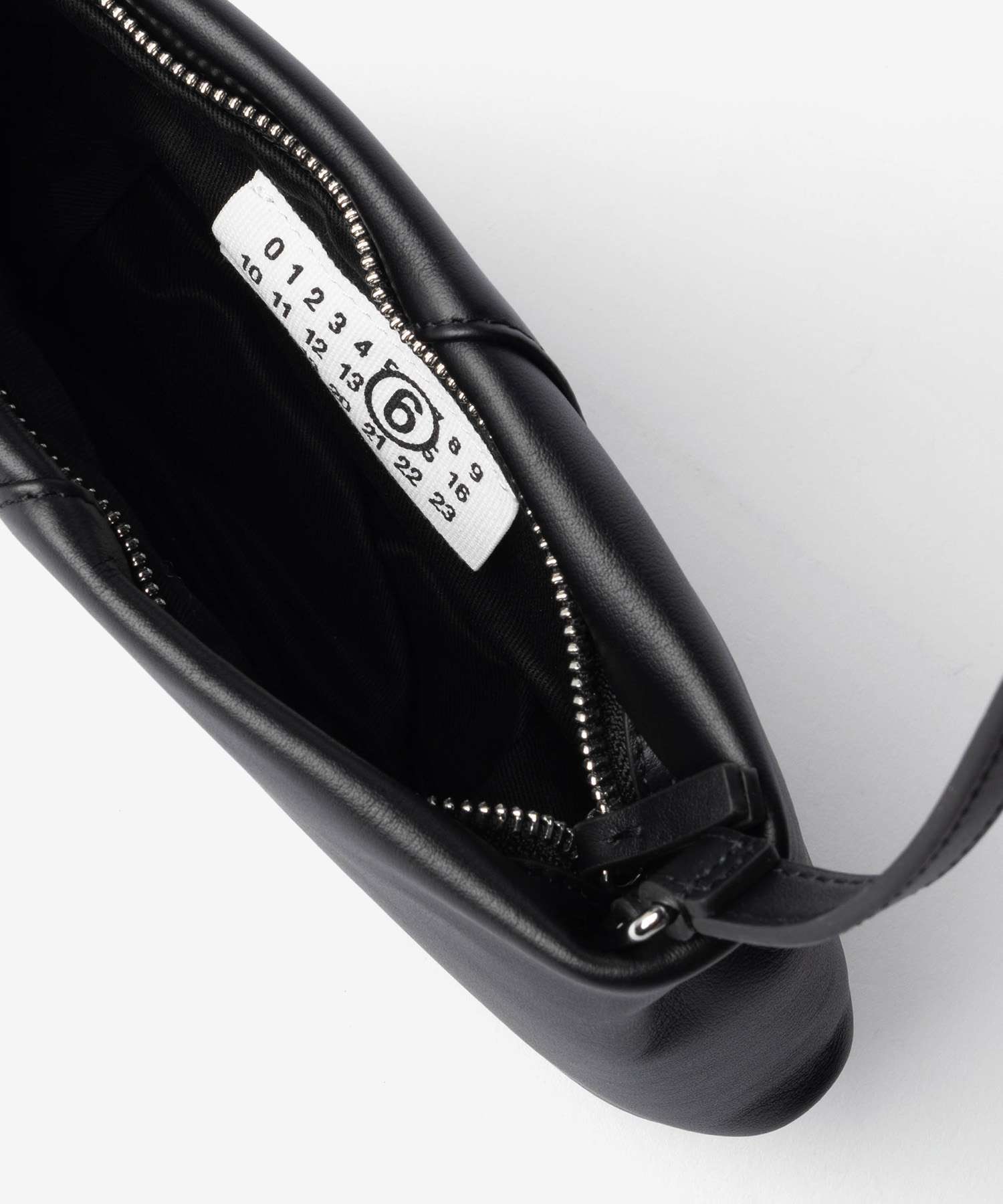 エムエム6 MM6 Maison Margiela メゾンマルジェラ Japanese FOLDED J SHOULDER BAG ジャパニーズ フォルデッド ショルダーバッグ SB5ZH0032 P8805 ユニセックス バッグ
