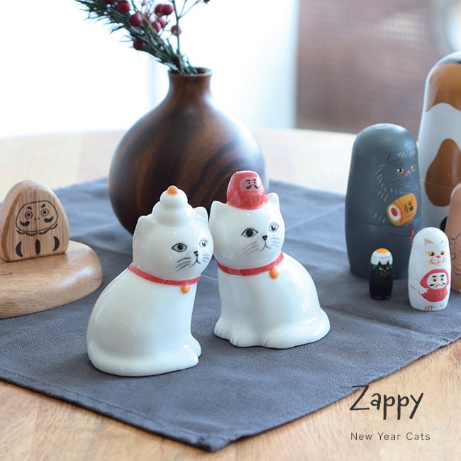 Zappy ザッピー ねこのお正月[正月飾り 置物 猫 飾り インテリア 雑貨 お正月 迎春 新年 オブジェ 磁器 陶器 玄関 リビング デスク 卓上 ミニ かわいい だるま 鏡餅 おしゃれ ギフト プレゼント 贈り物 猫好き 猫グッズ ネコ] 即納