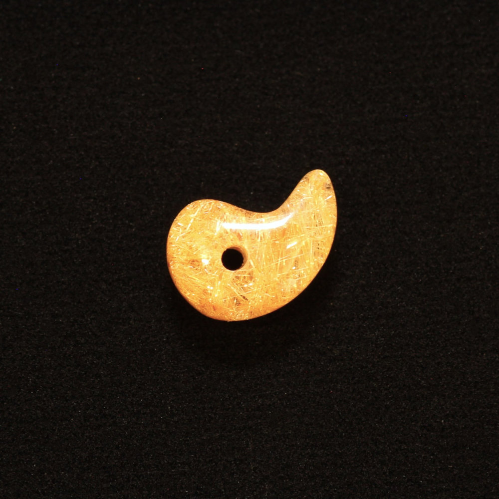 天然石 勾玉ゴールドルチル 約0.6g 丸みのあるふっくらしたフォルム 仕事運 成功 お守り GHM53 交換用ゴム＆巾着付 財運 石 京海堂