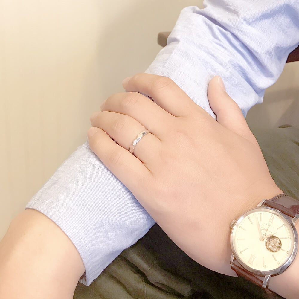 【 刻印対応 】 リング レディース メンズ 男女兼用 変色防止 多面体カット シルバーリング 指輪 刻印 LSR0132RM シンプル ギフト 誕生日 名入れ 彼女 妻 嫁 娘 彼氏 夫 旦那 プレゼント 普段使い 指輪 ロジウム 誕生日プレゼント 卒業祝い 記念日 人気 ブランド 人気 人気ブランド 夏アクセサリー ご褒美ジュエリー 彼女 ギフト バースデー ギフト 記念日