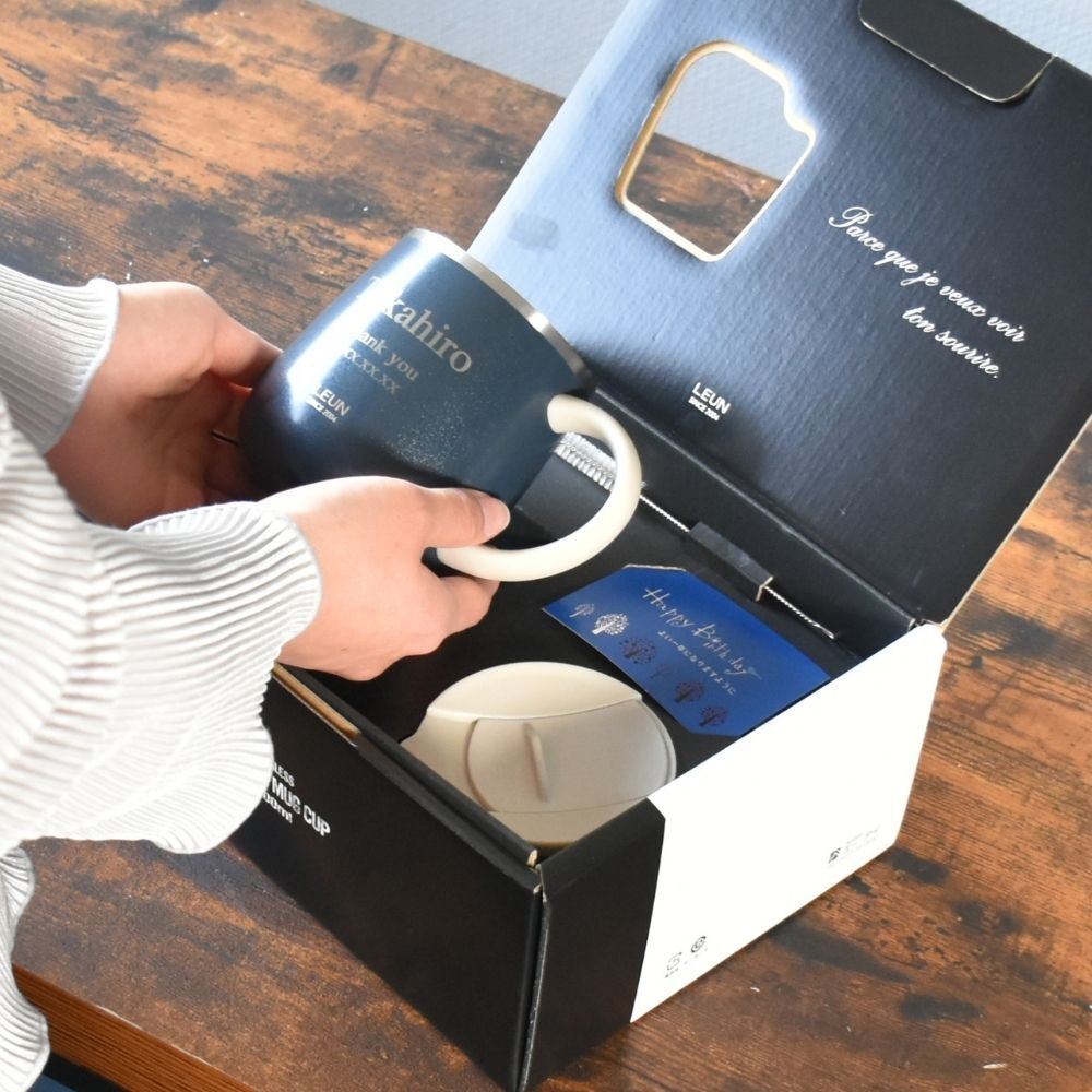 ギフト 名入れ無料 LEUN 名入れ 蓋付き 目盛付き ステンレスストロー＆専用ブラシ付き マグカップ ギフト プレゼント タンブラー ステンレスマグ  400ml  | 保冷 保温 フタ付 名前入り メッセージ 割れない 記念 おしゃれ かわいい 大人可愛い 大きい マグ 会社 受験 還暦祝い 誕生日 無料ギフトラッピング メッセージカード