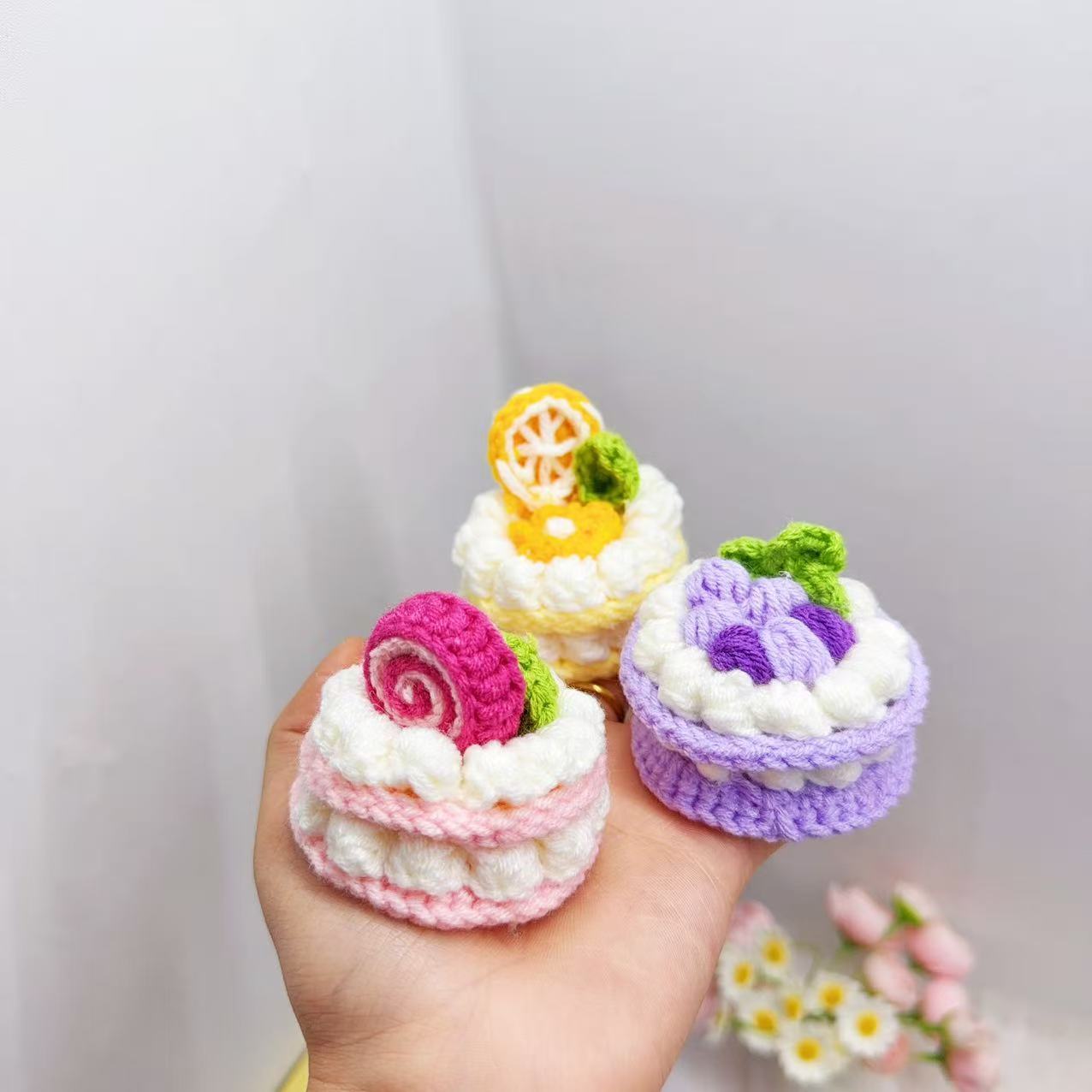 毛糸ケーキ キーホルダー 手編み風 5種類 ニット バッグチャーム かわいい スイーツ モチーフ 飾り 小物 アクセサリー 誕生日 プレゼント ギフト