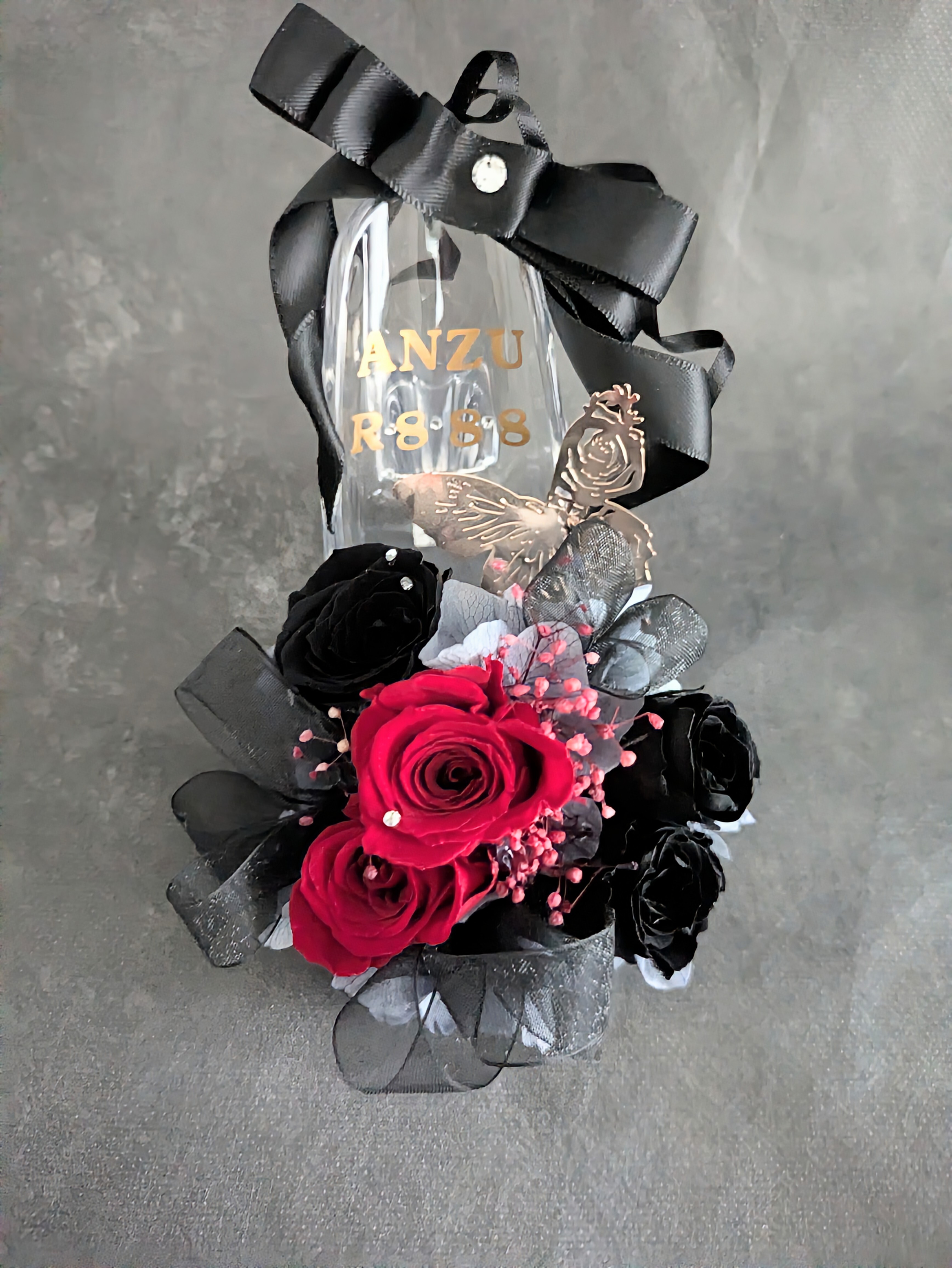 【プリザーブドフラワー／ガラスの靴ミニシリーズ】黒薔薇と赤薔薇のミニ薔薇とリボンのギフトシューズ♡