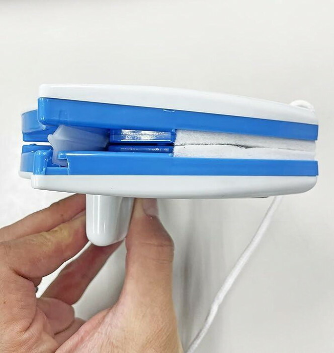 両面窓ガラス磨き器 ホワイト 室内から両面清掃 マグネット式 窓拭き ワイパー 出窓 押し開き窓 冊子窓対応 時短 高所安全 ガラスクリーナー 大掃除 新生活 清掃用品 約3-8mm厚対応 ABS樹脂 磁石