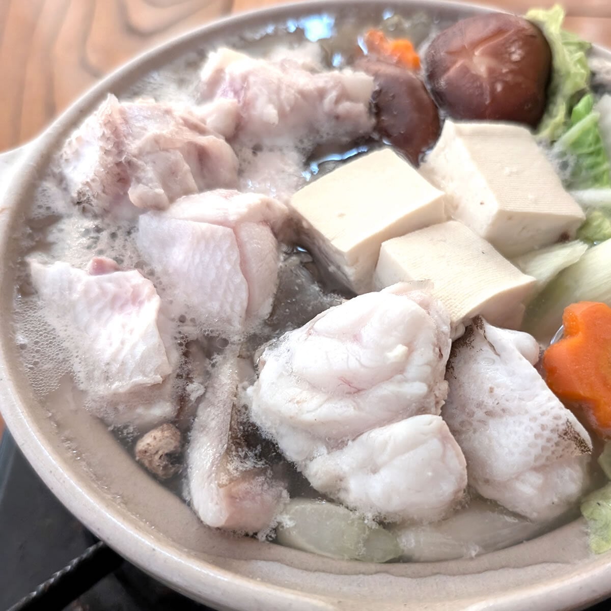 幻の高級魚　天然本クエ鍋セット（冷凍）約500ｇ（身とアラ）約2～3人前  大きなクエ使用 　送料無料　※北海道、東北、沖縄は送料別途加算 本クエ くえ 九絵 アラ クエ 魚 クエ鍋 海鮮鍋 高級魚