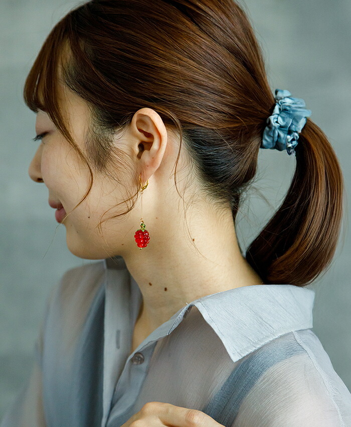 ゆらゆら揺れるかわいいワイルドストロベリー 野いちご フックピアス 金属アレルギー対応 ステンレス製 春 赤い実 ロング 大ぶり