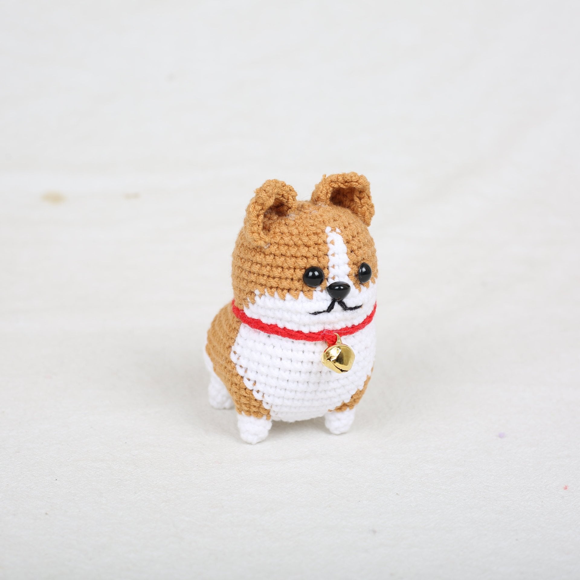 コーギー 編みぐるみ キーホルダー 手編み風 毛糸 ぬいぐるみ 犬 バッグチャーム ミニオブジェ かわいい ペットモチーフ 鈴付き 小物 雑貨 誕生日 プレゼント ギフト