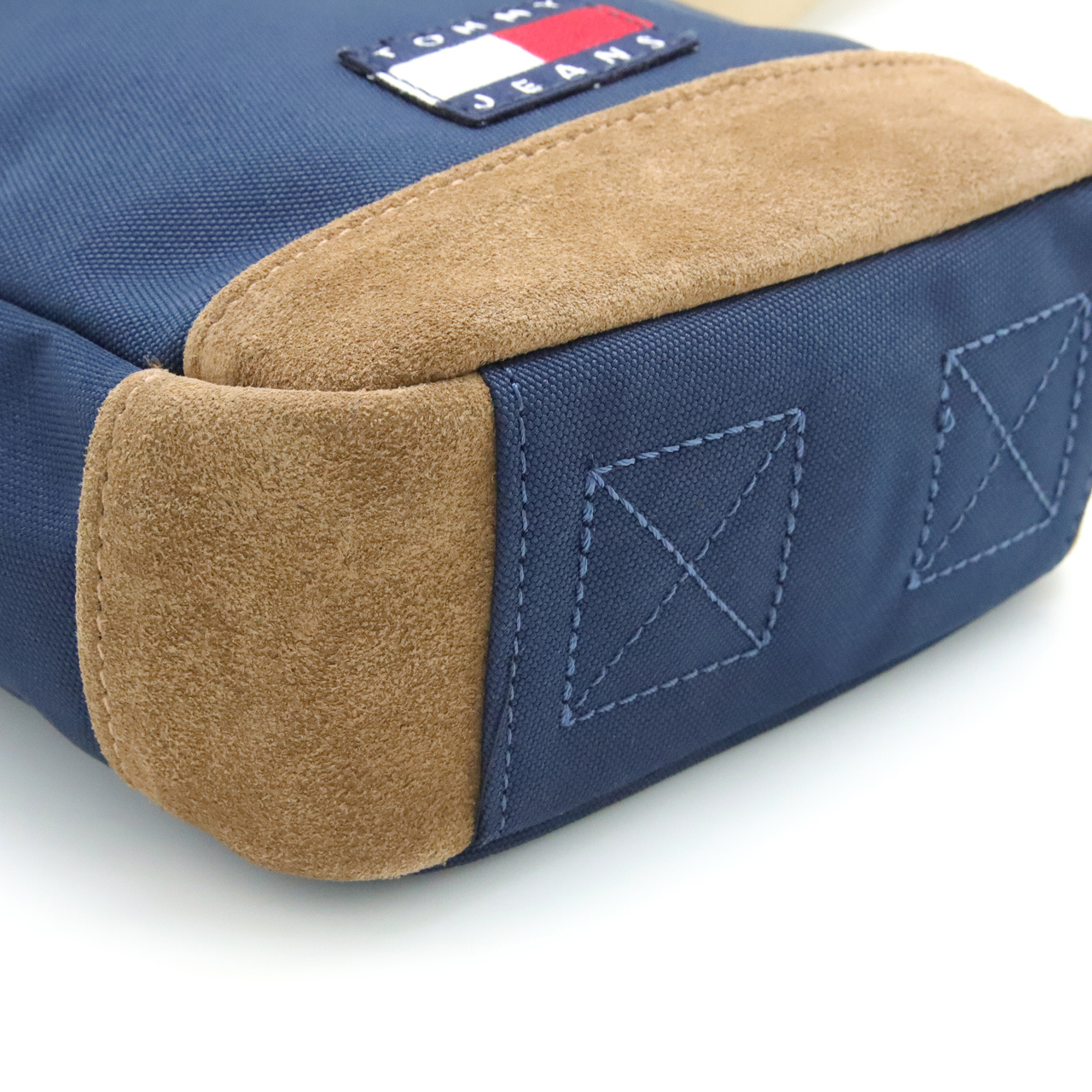 トミーヒルフィガー トミージーンズ クロスバッグ TOMMY HILFIGER TOMMY JEANS ショルダーバッグ クロスボディ 2L 斜め掛け ユニセックス メンズ レディース AM0AM14609 C1G 【ラッピング無料 誕生日 お祝い プレゼント ギフト 贈り物】 送料無料