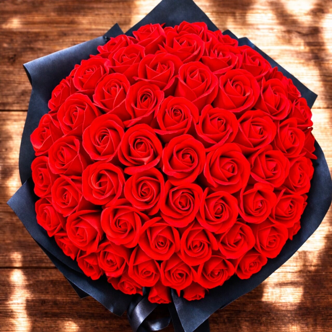 【ルビーレッド】「サヴォンローズ」 花束 ブーケ バラの花束 薔薇の花束 花ギフト フラワーギフト フラワーボックス プロポーズ サプライズ ソープフラワー シャボンフラワー 石鹸フラワー 石鹸の花 石鹸のバラ 枯れない花 インテリア 母の日 父の日 敬老の日 クリスマス バレンタイン ホワイトデー 誕生日 入学 卒業 就職 結婚祝い 結婚記念日 退職祝い 記念日 