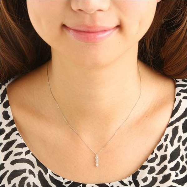 ネックレス レディース ダイヤモンド 0.3ct 3ストーン ペンダント K10 ホワイトゴールド 天然ダイヤ 3連 シンプル 華奢 記念日 誕生日 プレゼント ギフト 妻 彼女