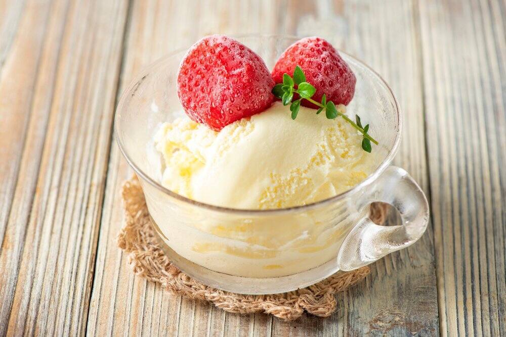 【冷凍】国産フルーツ 5種のアソートギフトボックス 450g いちご みかん イチジク メロン ぶどう 送料無料