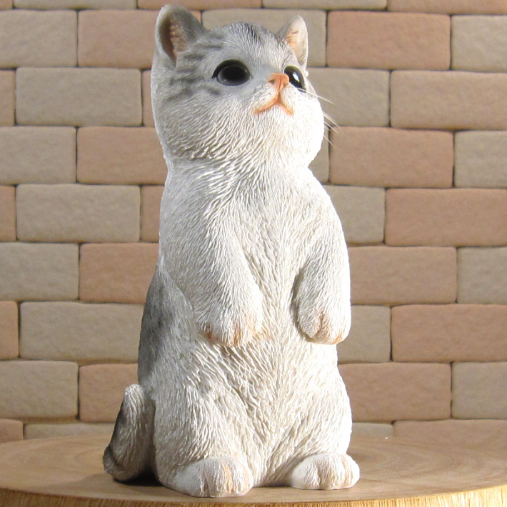 猫　置物 リアル　シンお願いキャット　４　ホワイト＆グレー　ネコ　動物オブジェ　ガーデン　オーナメント　店舗　カウンター　装飾　オブジェ　インテリア　玄関先　庭　ねこ好きさん人気ギフト　動物人気ギフト　クリスマスプレゼント　お誕生日祝い　母の日人気　父の日人気　敬老の日人気