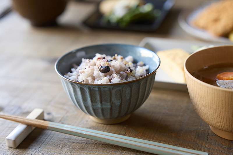 軽量 お茶碗 しのぎ 11cm 390ml TAMAKI 和の器｜おしゃれ かわいい シンプル｜お茶碗 ご飯茶碗 飯碗 和食器｜電子レンジ・食洗機対応｜ペア カフェ風｜北欧 韓国 台湾風｜滷肉飯 魯肉飯 ルーローハン｜ギフト 新生活 プレゼント【TOTU】