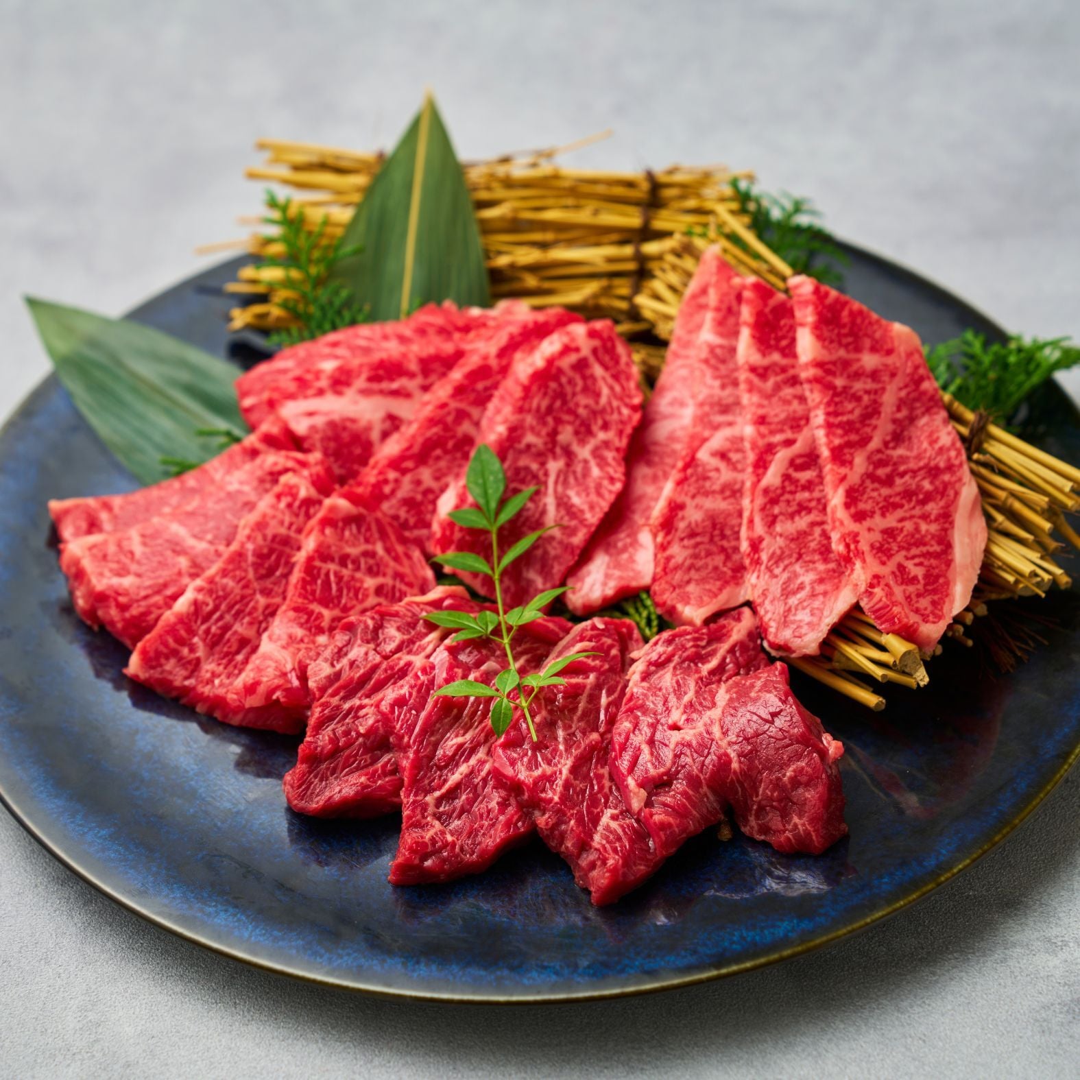焼肉セット 敬老の日 誕生日 ギフト 肉 メッセージカード/日時指定/熨斗対応可 牛タン 牛肉  バーベキュー お祝い タレ付き 大阪 鶴橋 焼肉白雲台 (おまかせ1段) 240g
