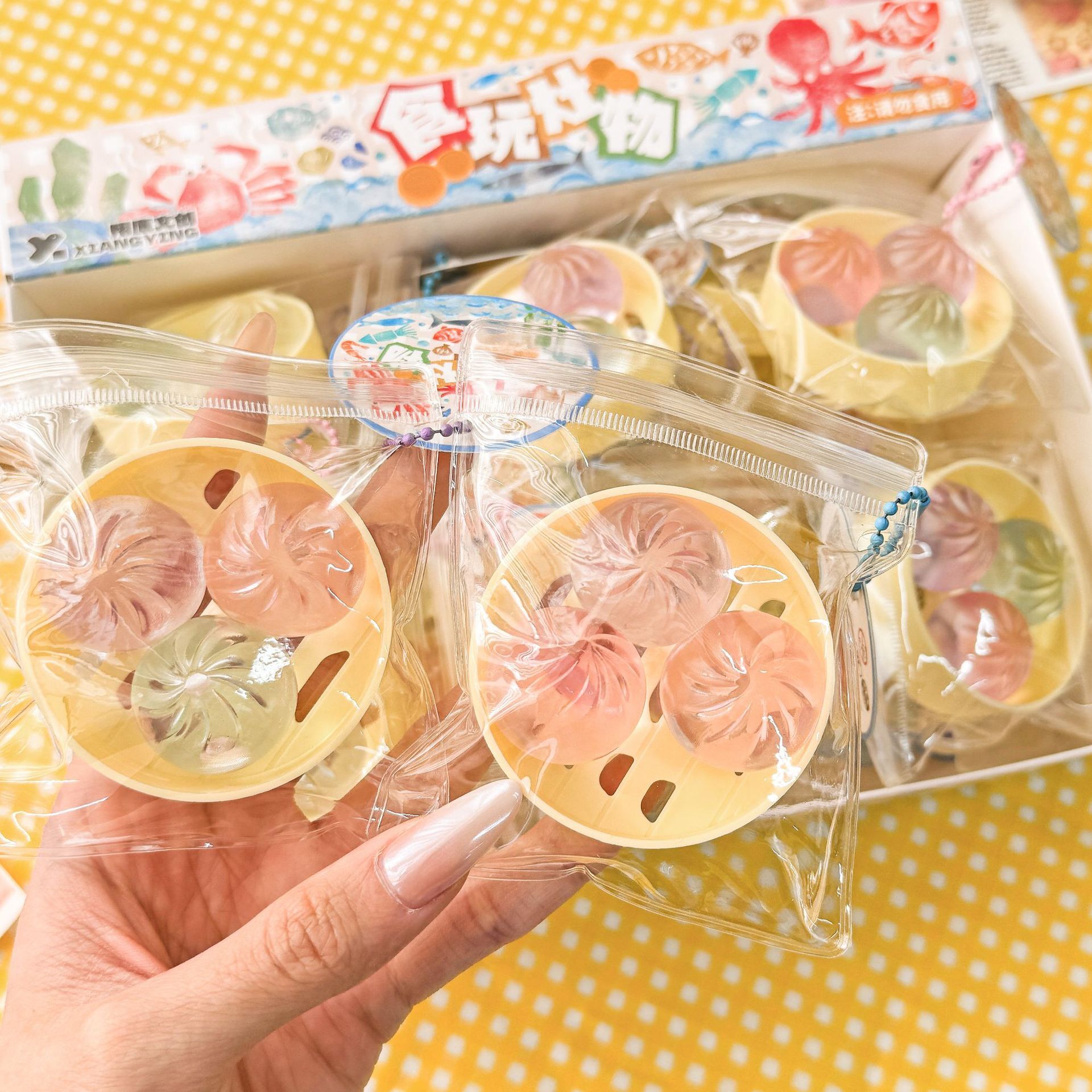 包子 スクイーズ ぷにぷに やわらか 饅頭 フードモチーフ ミニチュア キーホルダー バッグチャーム かわいい 面白い 雑貨 握って楽しむ 玩具 小物 子供 大人 プレゼント ランダム色