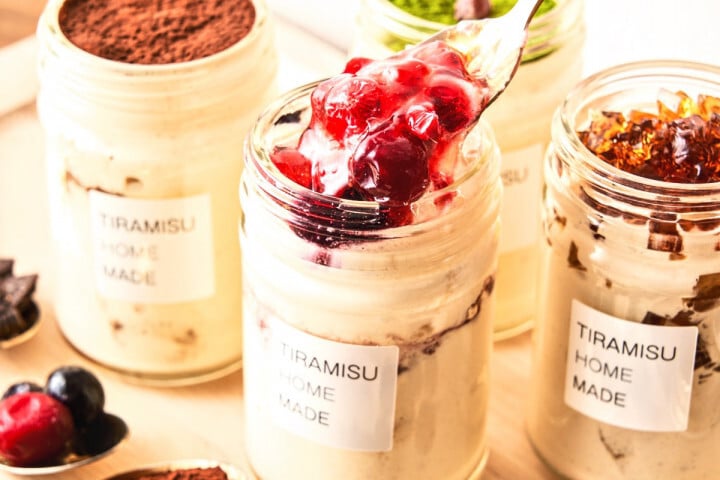 ＼TVで紹介 極上の口溶け／ふわとろティラミス お歳暮 ギフト 送料無料 誕生日 おしゃれ 人気 可愛い レアティラミス 全7種類 8個 詰め合わせ ティラミス セット ランキング プレゼント 高級 スイーツ お取り寄せ ケーキ お菓子 洋菓子 瓶 抹茶 チョコ 内祝 御礼 お返し　 ※一部地域地方別追加送料あ8