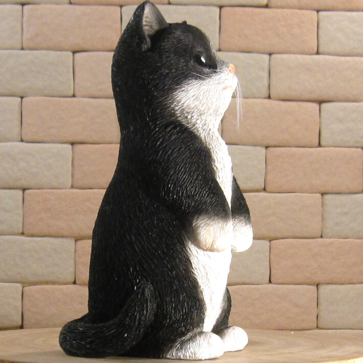 猫　置物 リアル　シンお願いキャット　４　ハチワレ　ネコ　動物オブジェ　ガーデン　オーナメント　店舗　カウンター　装飾　オブジェ　インテリア　玄関先　庭　ねこ好きさん人気ギフト　動物人気ギフト　クリスマスプレゼント　お誕生日祝い　母の日人気　父の日人気　敬老の日人気
