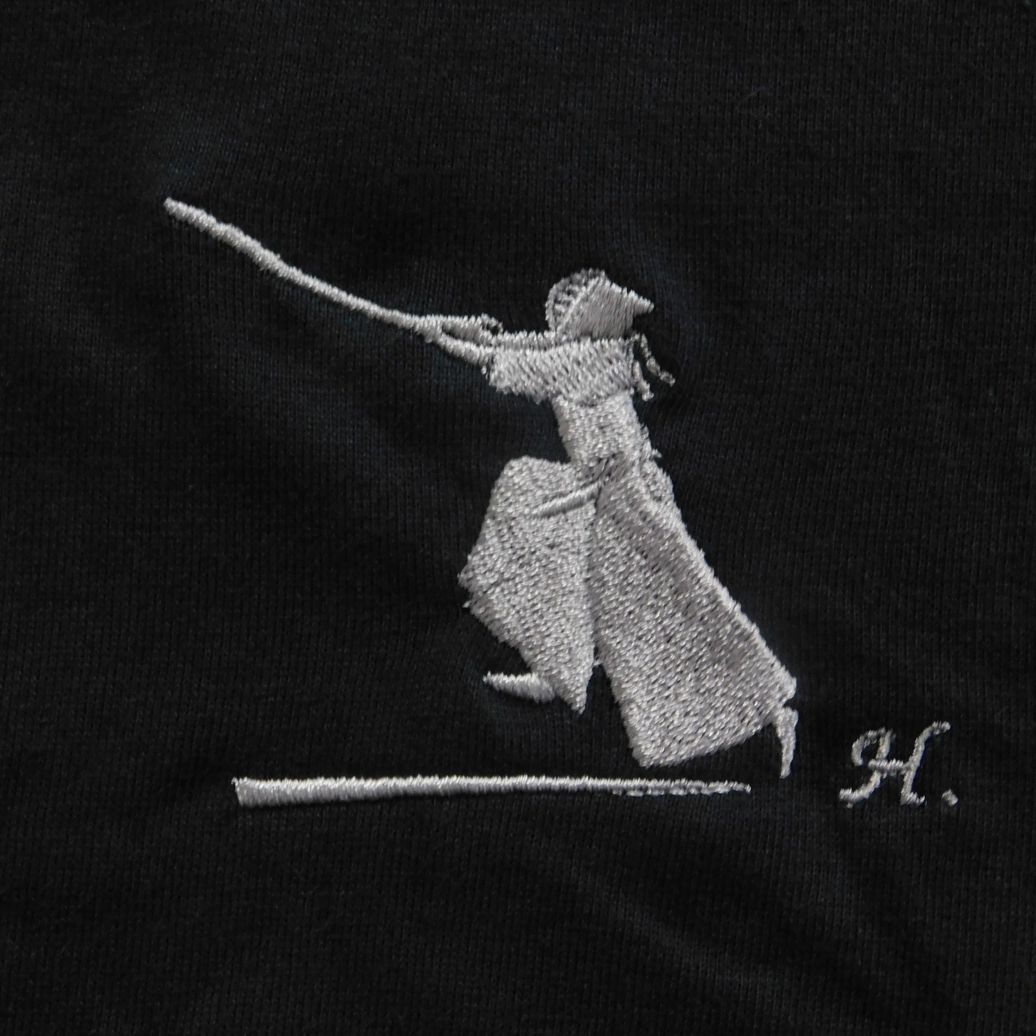 剣道 剣士 Tシャツ オリジナル デザイン 刺繍 イニシャル 名入れ ギフト 半袖 男女 兼用 誕生日 お祝い プレゼント 父の日 母の日 参加 記念 景品 名前 卒業 卒部 チーム グループ 送別会 【送料無料】